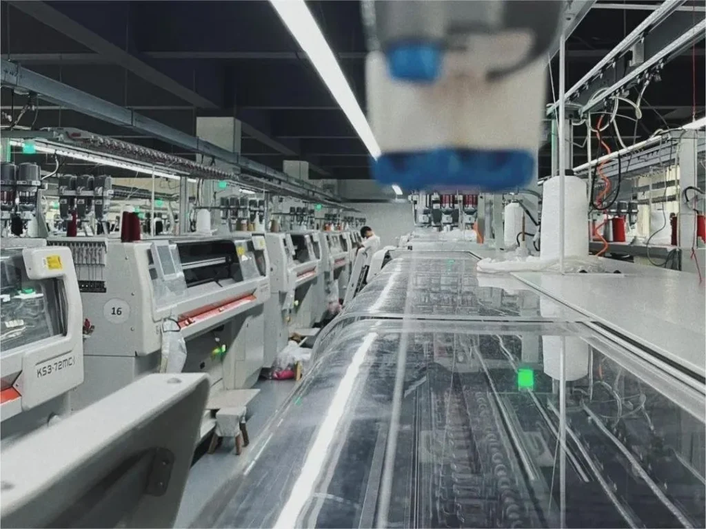 the weaving process of sweaters