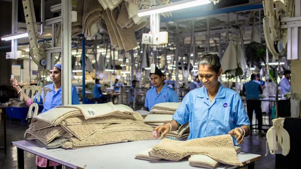 How to choose the best custom sweater factory for your brand in 2025